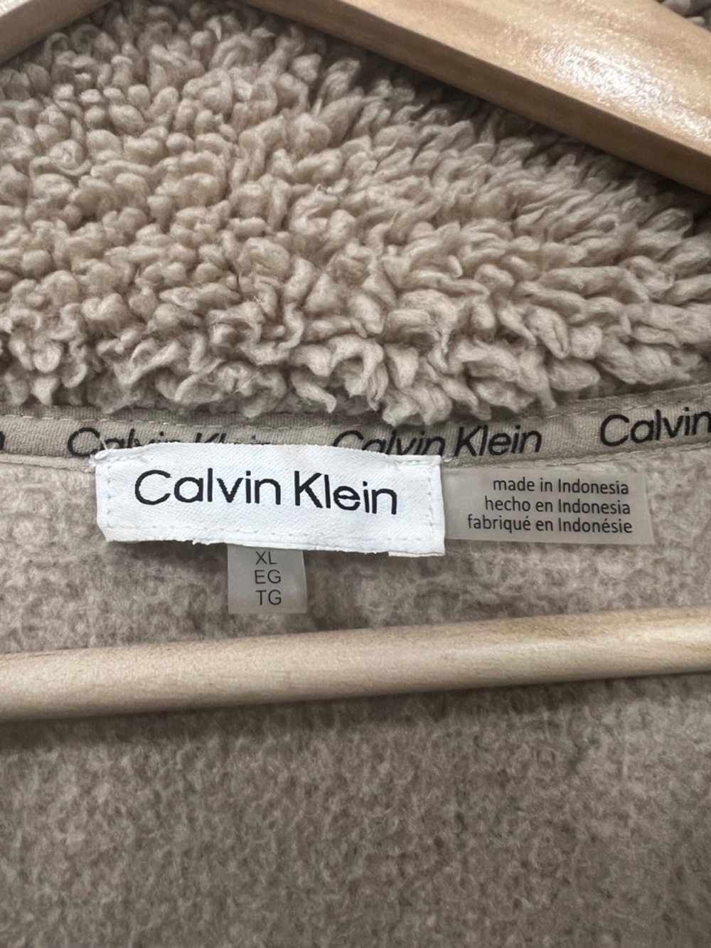 Calvin Klein Fuzzy Pullover - Picture 3 of 5